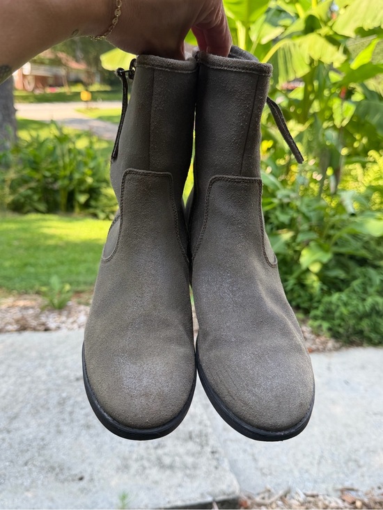 Clarks Shoes - CLARKS Nevella Devon Zip Ankle Women's Metallic Leather Booties Shoes - Size 10